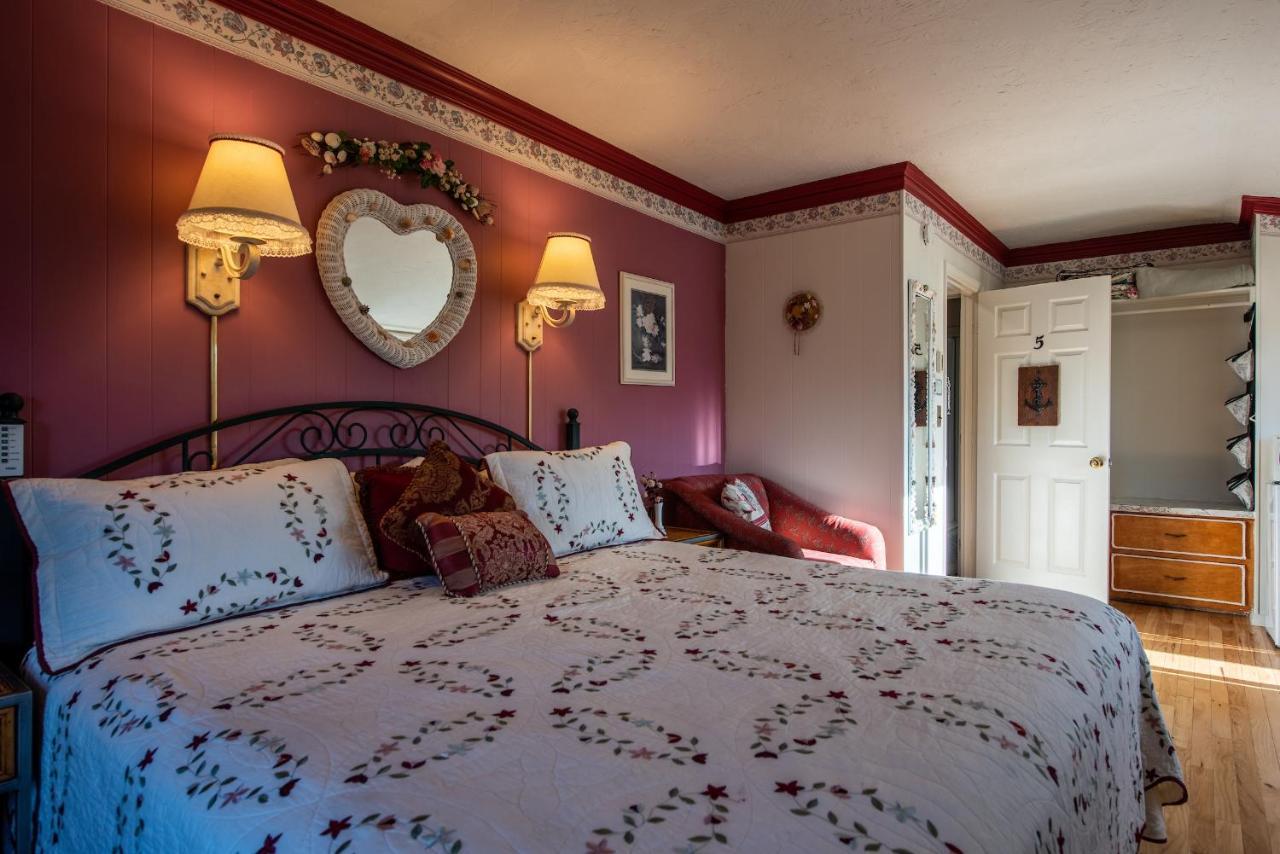 A Cape Cod Ocean Manor Inn ハイアニス エクステリア 写真