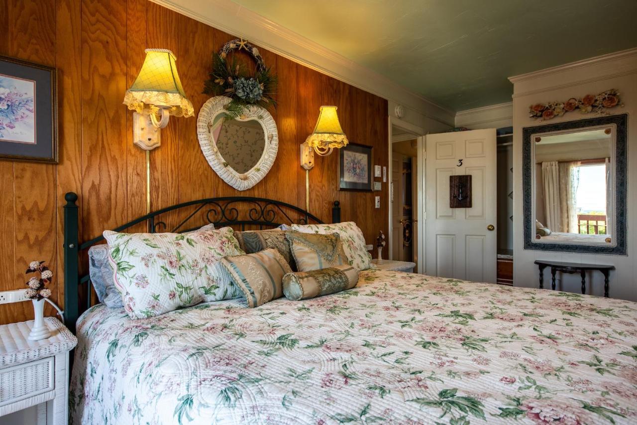 A Cape Cod Ocean Manor Inn ハイアニス エクステリア 写真